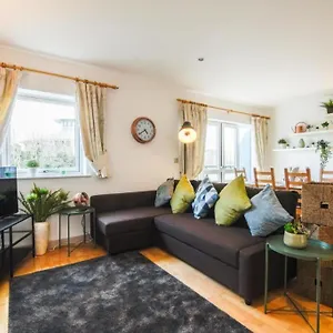 https://dukes-wharf-classy-city-centre-2-bedroom-apartment.hotelsin-nottingham.com